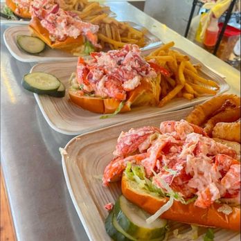 Captain Jack's - delicious lobster roll - American Near Me - Naples, Maine