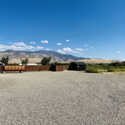 The Blue Beryl Winery - Parking area