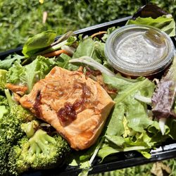 Asian Box - Salmon salad