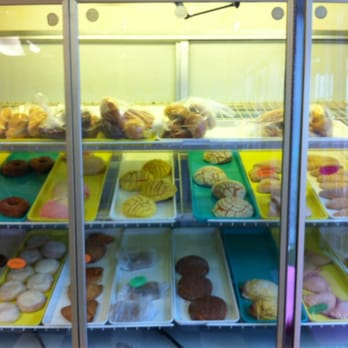 Fanny's Cakes - a display case full of pastries - Bakeries Near Me - Kansas City, Missouri Fanny's Cakes - a display case full of pastries - Bakeries Near Me - Kansas City, Missouri