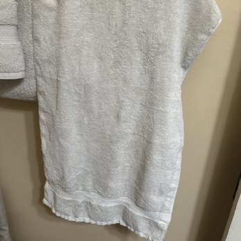 Centrella Hotel - Dirty/dingy sheets and towels!! - Hotels Near Me - Pacific Grove, California