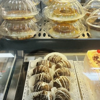 Mama’s Bakery & Restaurant - Chocolate covered strawberries caught my eye! - Brazilian Near Me - Goose Creek, South Carolina Mama’s Bakery & Restaurant - Chocolate covered strawberries caught my eye! - Brazilian Near Me - Goose Creek, South Carolina