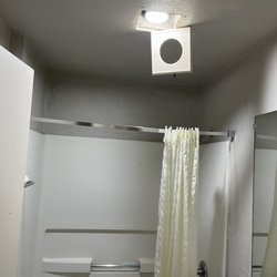 Econo Lodge Inn & Suites Lewisville I-35 - Light cover hanging from ceiling