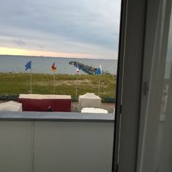 Seebrücke Graal-Müritz - Blick aus unserem Hotelzimmer auf die Seebrücke, wer es mag,muss die Suite buchen.
