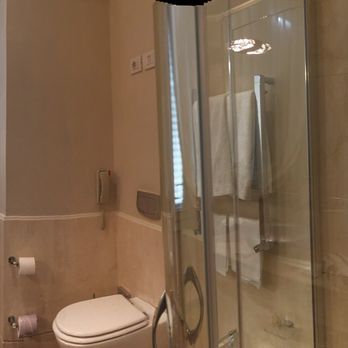 Hotel Brunelleschi Firenze - 1/2 of the bathroom - Hotels Near Me - Florence, FI Hotel Brunelleschi Firenze - 1/2 of the bathroom - Hotels Near Me - Florence, FI