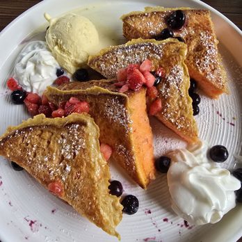 Kayak Cafe - Guava French toast - Pizza Near Me - Honolulu, Hawaii