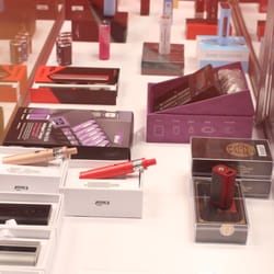 Vapor Hut - Showcase at our Algonquin store