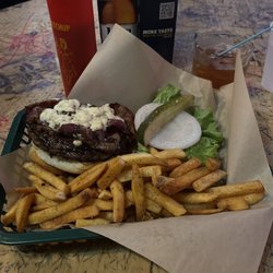 Pearl Street Pub and Cellar - Bacon blue burger.