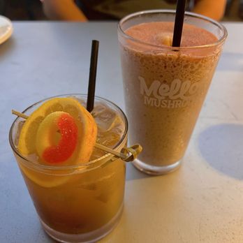 Mellow Mushroom - Disco Peach & Frozen Jack and Coke - Pizza Near Me - St. Louis, Missouri