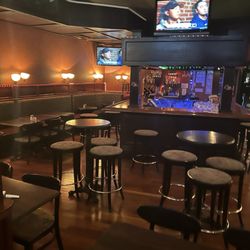 Shannon's Irish Pub - Dining area