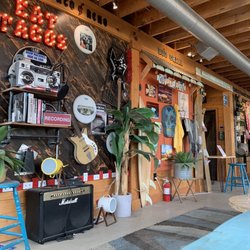 SmashMouth Burgers - Seating area