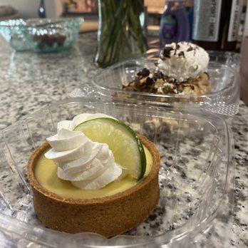 Amaretti Desserts - Key lime tart close up... yum! - Desserts Near Me - Jacksonville, Florida Amaretti Desserts - Key lime tart close up... yum! - Desserts Near Me - Jacksonville, Florida