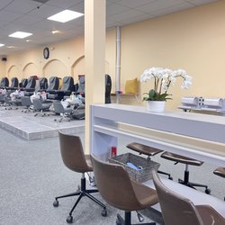 First Lady Nail Salon - Pedicure chairs