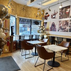 Queen Yemeni Coffee - Coffee shop interior