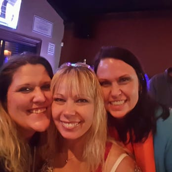 Pub 13 - Having lots of fun with friend! - Sports Bars Near Me - Pontiac, Illinois
