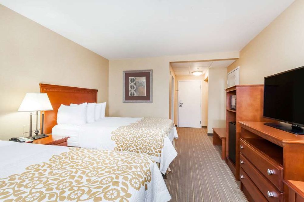 DAYS INN BY WYNDHAM WINDSOR LOCKS / BRADLEY INTL AIRPORT Updated June