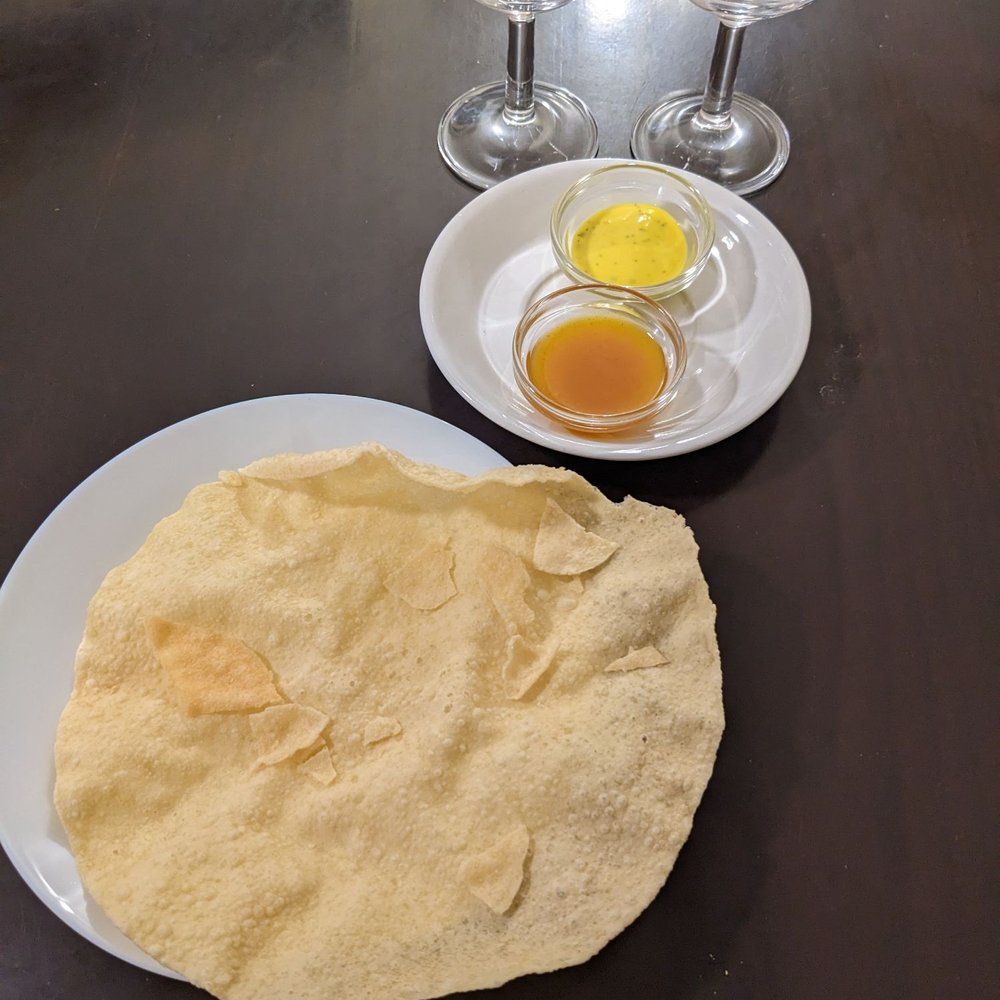 Le Taj - The starter, a flat crunchy bread with two chutneys - Indian Near Me - Saint-Gilles, BRU Le Taj - The starter, a flat crunchy bread with two chutneys - Indian Near Me - Saint-Gilles, BRU
