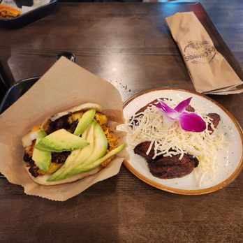 Los Chamos Clt - Arepa - Venezuelan Near Me - Charlotte, North Carolina