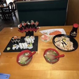 (Tg) Spicy Tuna Hr (Tg) Philadephia Roll (Tg) Spicy Tuna Hr (Tg) Philadephia Roll