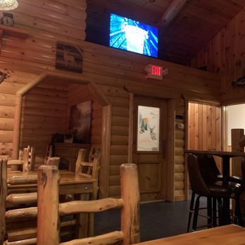 JJ & Freddie's - Interior - American Near Me - Stockton, Illinois