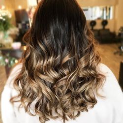 Dongsheng Hair Salon - Come And Try Our Services
