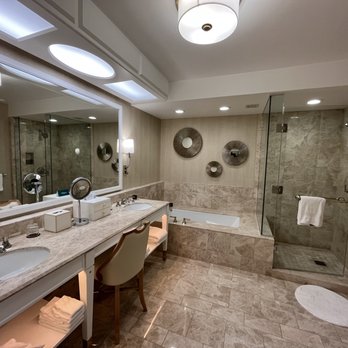 Encore Boston Harbor - Bathroom tub and shower - Resorts Near Me - Everett, Massachusetts Encore Boston Harbor - Bathroom tub and shower - Resorts Near Me - Everett, Massachusetts