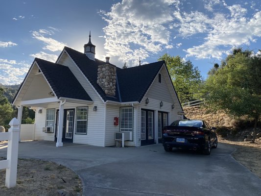 Hounds Tooth Inn by null