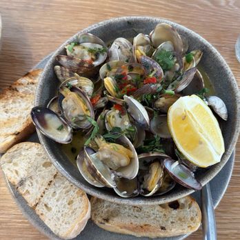 Pacific Catch - Steamed clams with crostini - Seafood Near Me - San Francisco, California Pacific Catch - Steamed clams with crostini - Seafood Near Me - San Francisco, California