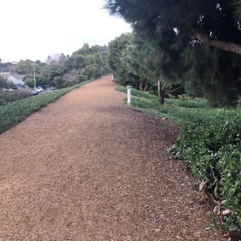 Veterans Parkway - "Chip trail" in Manhattan Beach greenbelt - Parks Near Me - Manhattan Beach, California