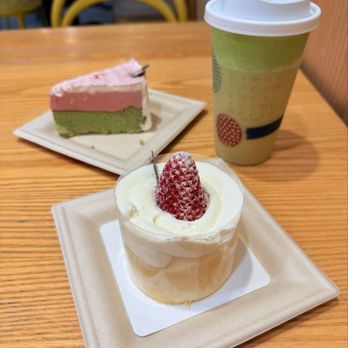 Motto Tea Cafe - Camellia Oolong Milk Tea Matcha Strawberry Basques Cheese Cake, Light Cheesy Strawberry Cake IG: @lindaeatstagram - Bubble Tea Near Me - San Gabriel, California Motto Tea Cafe - Camellia Oolong Milk Tea Matcha Strawberry Basques Cheese Cake, Light Cheesy Strawberry Cake IG: @lindaeatstagram - Bubble Tea Near Me - San Gabriel, California