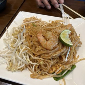 Rice and Noodle - Shrimp pad Thai - Thai Near Me - Vancouver, British Columbia Rice and Noodle - Shrimp pad Thai - Thai Near Me - Vancouver, British Columbia