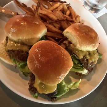 Smith & Kings - Cheese Burger Sliders - Cocktail Bars Near Me - Honolulu, Hawaii