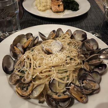 The Sunset Restaurant - Linguinie Clams - New American Near Me - Malibu, California