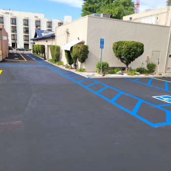 Del Rey Paving - a parking lot with a blue arrow painted on it - General Contractors Near Me - Los Angeles, California Del Rey Paving - a parking lot with a blue arrow painted on it - General Contractors Near Me - Los Angeles, California