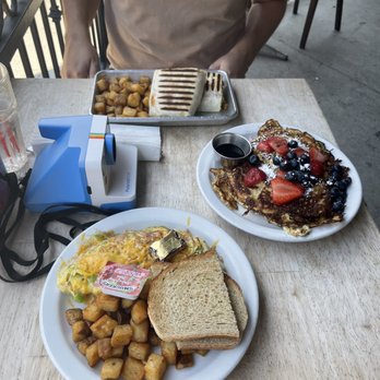 Fratelli Cafe - The New Burrito + Denver + Croissant French Toast - Coffee & Tea Near Me - Los Angeles, California Fratelli Cafe - The New Burrito + Denver + Croissant French Toast - Coffee & Tea Near Me - Los Angeles, California