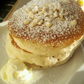 Eggs 'n Things Saratoga - macadamia nut pancakes - Breakfast & Brunch Near Me - Honolulu, Hawaii
