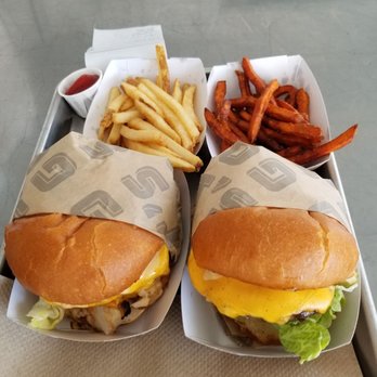 Gotts Roadside - Look at that mouth watering burgers - Burgers Near Me - Napa, California