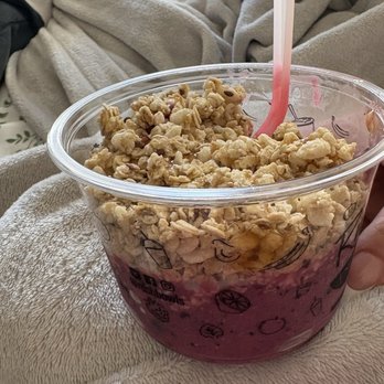 Rush Bowls - literally half granola and no other toppings - Juice Bars & Smoothies Near Me - Boulder, Colorado