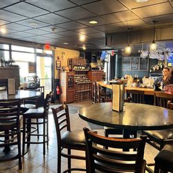 Davine Whiskey & Wine Bar