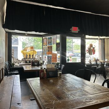 Imagine Vegan Cafe - Dining room - Vegan Near Me - Memphis, Tennessee