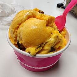 La Michoacana Bonita - Rompope - eggnog with raisins. Single scoop so generous!!