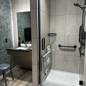Escape Lounge - Shower rooms - Airport Lounges Near Me - Portland, Oregon