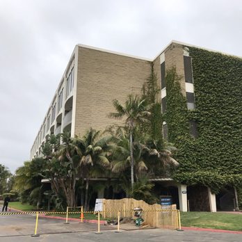 Bahia Resort Hotel - If facing the beach (right side) don't park over night on Monday facing beach. Parking ticket. - San Diego, CA