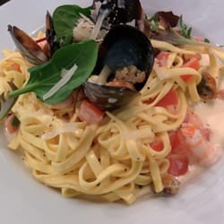 Narins Pasta & Pizza - Pasta con le Cozze. Pasta med musslor, räkor och tomater.