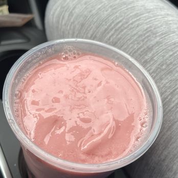 7 Brew Coffee - Strawberry pineapple smoothie - Coffee & Tea Near Me - Florissant, Missouri