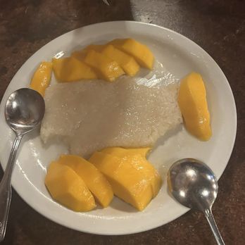 Mongkut Thai Restaurant - Thai Near Me - San Clemente, California