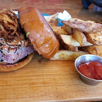 Puerto Cocina Urbana - Hamburguesa de Atun - Seafood Near Me - Tijuana, BCN