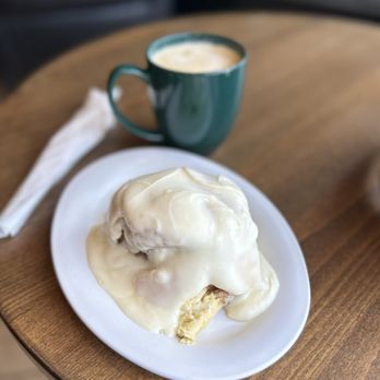 Jitter House - Cinnamon bun - Coffee & Tea Near Me - Hoquiam, Washington