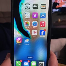 this is how the phone started to turn black because of "pressure" from being in a purse pocket.