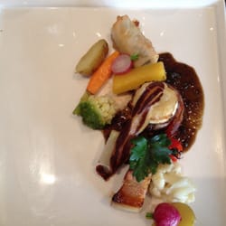 Il Était une Fois Toi et Moi - Tout est bon dans le cochon! : tournedos gratiné au fromage de chèvre,lard, laqué au miel ,nems au boudin noir et pommes